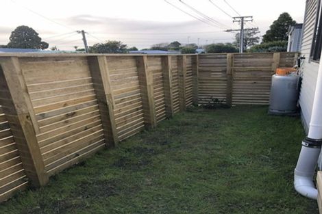 Photo of property in 8/4 Edgerton Road, Te Atatu Peninsula, Auckland, 0610