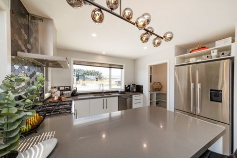 Photo of property in 47 Atlantic Drive, Fitzherbert, Palmerston North, 4410