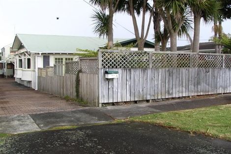 Photo of property in 27 Horotutu Road, Greenlane, Auckland, 1061