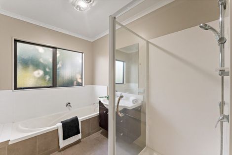 Photo of property in 18 Mckinley Road, Sunnyvale, Auckland, 0612