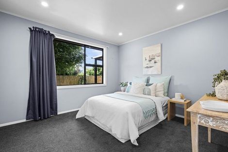 Photo of property in 76 Frensham Crescent, Woolston, Christchurch, 8062