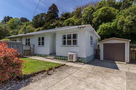 Photo of property in 3/16 Redwood Avenue, Tawa, Wellington, 5028
