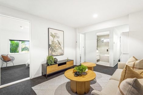 Photo of property in 2/42 Island Road, Beach Haven, Auckland, 0626