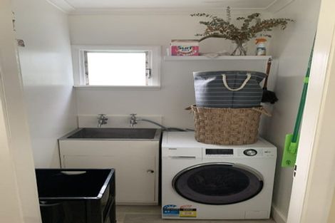 Photo of property in 1 Frood Street, Bulls, 4818