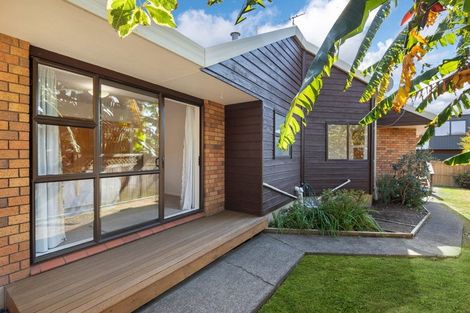 Photo of property in 2/5 Alma Road, Milford, Auckland, 0620