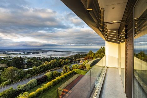 Photo of property in 5 Peregrine Close, Mount Pleasant, Christchurch, 8081