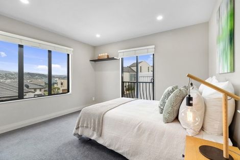 Photo of property in 5 Bunker Way, Strathmore Park, Wellington, 6022