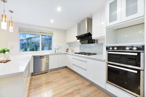 Photo of property in 4 San Casello Rise, Henderson, Auckland, 0612