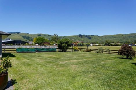 Photo of property in 19 Montgomery Crescent, Kinloch, Taupo, 3377
