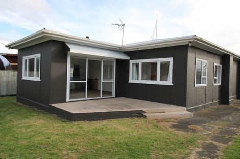 Photo of property in 464 South Road, Omata, New Plymouth, 4374