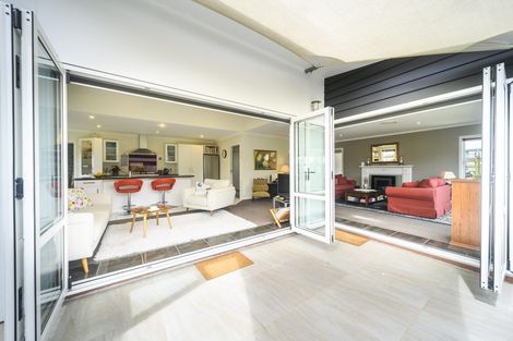 Photo of property in 20 Lorenzo Place, Kelvin Grove, Palmerston North, 4414