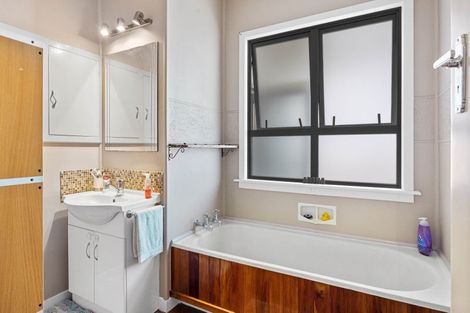 Photo of property in 15 Tasman Street, Opunake, 4616