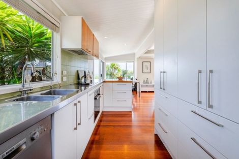 Photo of property in 60 Waitea Road, Muriwai, Waimauku, 0881