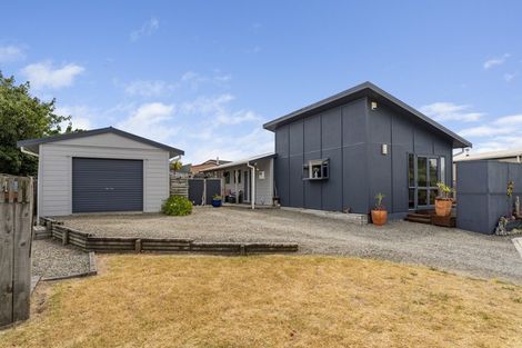Photo of property in 33 Rutherford Drive, Waikanae Beach, Waikanae, 5036