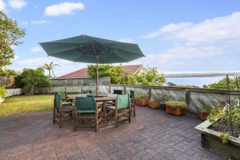 Photo of property in 32 Telstar Place, Beach Haven, Auckland, 0626