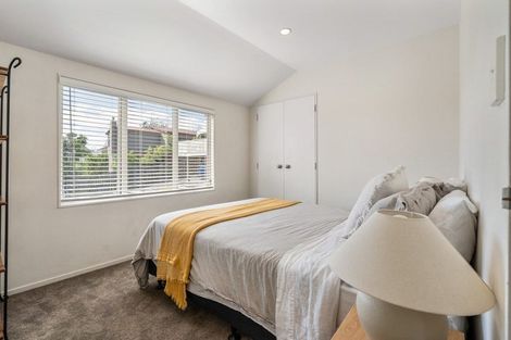 Photo of property in 49a Onewa Road, Northcote, Auckland, 0627