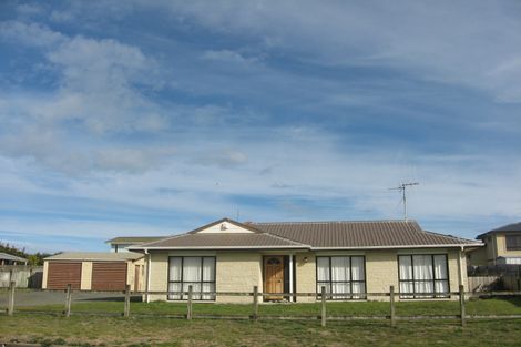 Photo of property in 17 Rua Avenue, Waitarere Beach, Levin, 5510