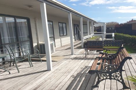 Photo of property in 40 Edgewater Parade, Waiuku, 2123