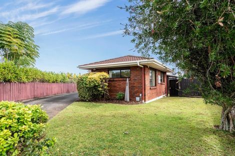 Photo of property in 1/95 Botany Road, Botany Downs, Auckland, 2010