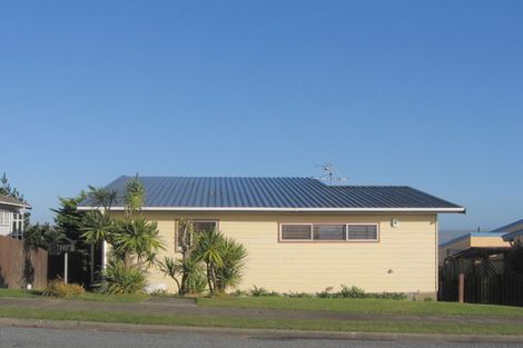 Photo of property in 141 Gloaming Hill, Titahi Bay, Porirua, 5022