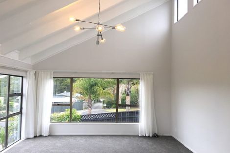 Photo of property in 1/18 Wernham Place, Northcote, Auckland, 0626