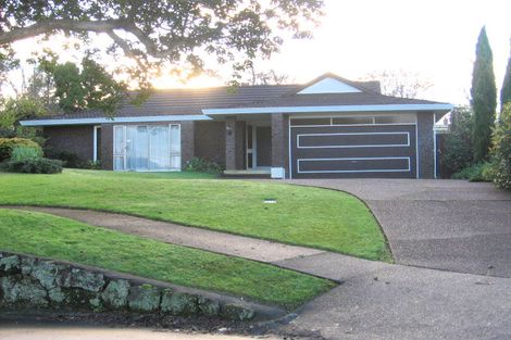 Photo of property in 24 Elsted Place, Goodwood Heights, Auckland, 2105