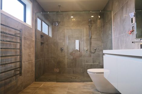 Photo of property in 22c Dallinghoe Crescent, Milford, Auckland, 0620