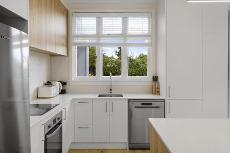 Photo of property in 35 Stapletons Road, Richmond, Christchurch, 8013