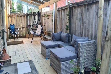 Photo of property in 2/51 Rimu Street, New Lynn, Auckland, 0600