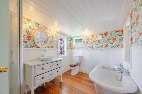 Photo of property in 42 Cameron Road, Bluff Hill, Napier, 4110