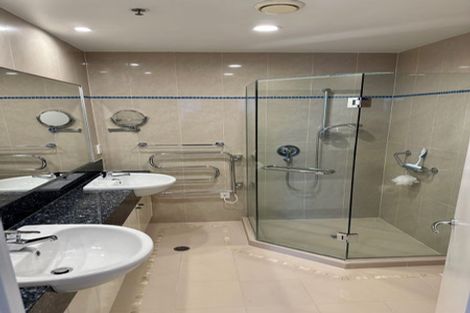 Photo of property in 4a/173 Hurstmere Road, Takapuna, Auckland, 0622