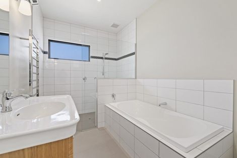 Photo of property in 11 Urquhart Place, Wanaka, 9305