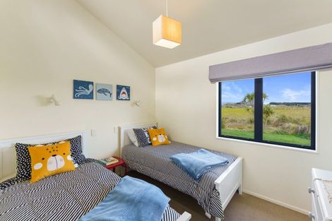 Photo of property in 80 Reay Mackay Grove, Waikawa Beach, Levin, 5573