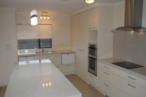 Photo of property in 24 Armstrong Farm Drive, East Tamaki Heights, Auckland, 2016