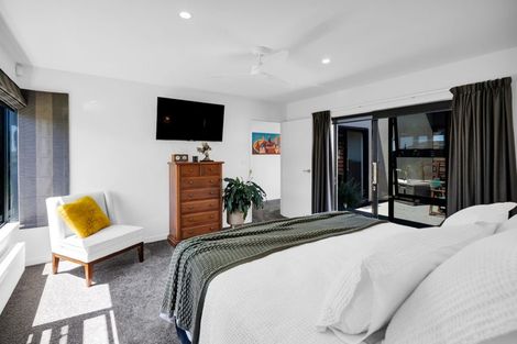 Photo of property in 15 Links Drive, Waiwhakaiho, New Plymouth, 4312