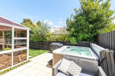 Photo of property in 1/12 Cobblestone Lane, Hillcrest, Auckland, 0627