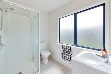 Photo of property in 3/70 Fernhill Way, Oteha, Auckland, 0632