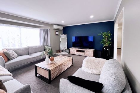 Photo of property in 2/17 Queen Street, Papakura, 2110