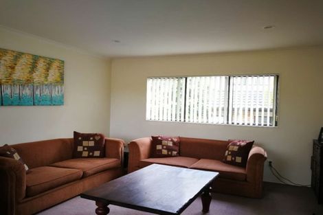 Photo of property in 62b Hogarth Rise, West Harbour, Auckland, 0618