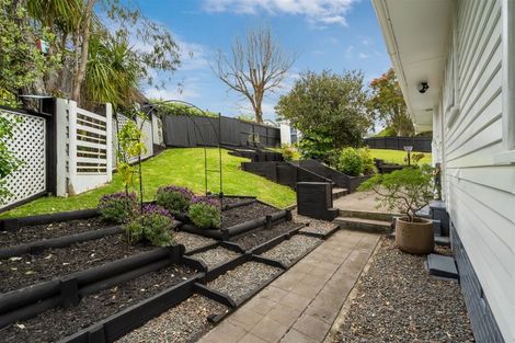 Photo of property in 19 Agincourt Street, Glenfield, Auckland, 0629