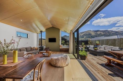 Photo of property in 16 Guthrie Street, Lake Hawea, 9382