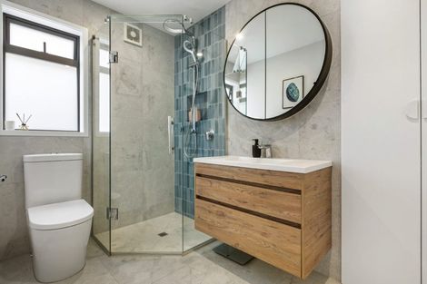 Photo of property in 4/22 North Avenue, Narrow Neck, Auckland, 0624