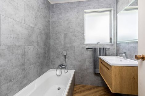 Photo of property in 1 Cunliffe Place, Glenfield, Auckland, 0629