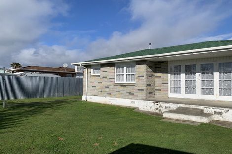 Photo of property in 3 Selwyn Street, Levin, 5510
