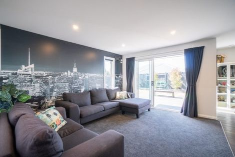 Photo of property in 103 Johnstone Drive, Fitzherbert, Palmerston North, 4410