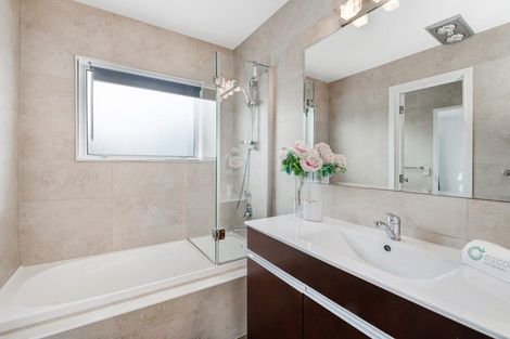 Photo of property in 2/39 Rifleman Rise, Unsworth Heights, Auckland, 0632