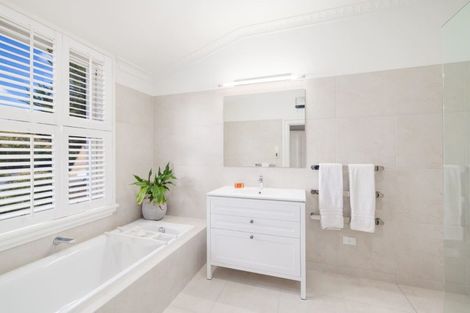 Photo of property in Chilcombe Homestead, 4 Medbury Terrace, Fendalton, Christchurch, 8041