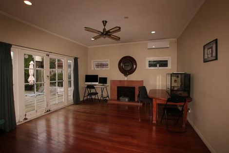 Photo of property in 1/235 Glenfield Road, Hillcrest, Auckland, 0627