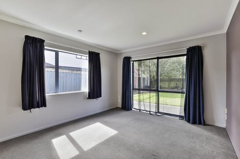 Photo of property in 13 Jeffery Reeve Crescent, Ranui, Auckland, 0612