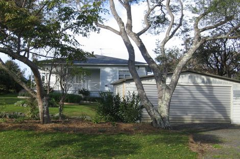 Photo of property in 1 Penguin Street, Leigh, 0985